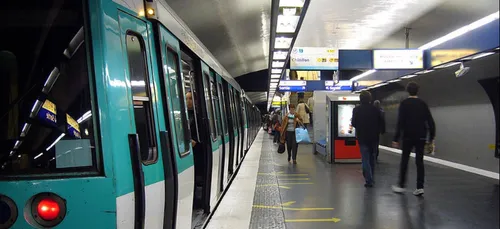 Ligne 13 : il est possible de charger son téléphone sur certains...