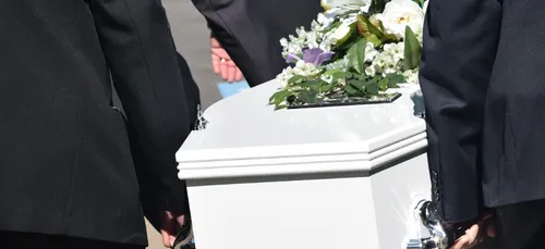 Quand des funérailles se transforment en bad trip à cause d’un...
