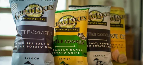 On refuse qu'il paye ses chips à crédit, il revient avec un sabre