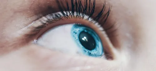 Attention, les extensions de cils favoriseraient l’augmentation de...