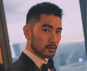 L’acteur Godfrey Gao meurt soudainement en plein tournage à l’âge...