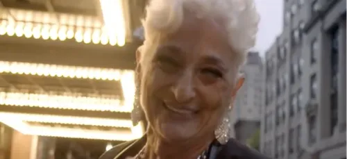 La grand-mère de 83 ans accro à Tinder veut trouver l’amour