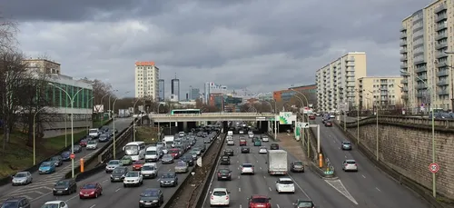 Paris : des élus souhaitent réserver la moitié du périphérique aux...