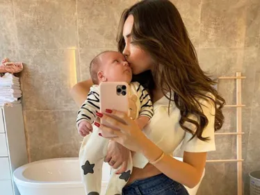 Nabilla dévoile enfin une photo de son fils (photos)