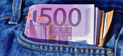 Il oublie son sac dans la rue avec 16.000 euros à l’intérieur, un...