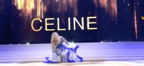 Elle chute et perd son soutien-gorge… mais finit tout de même Miss...