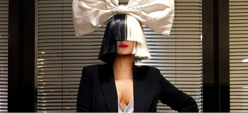 Sia annonce être devenue maman pour la première fois