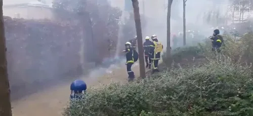 Paris : une école sous les gaz lacrymogènes lors d’une...