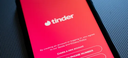 « Trop sexy » pour être sur Tinder, une jeune femme est bannie de...