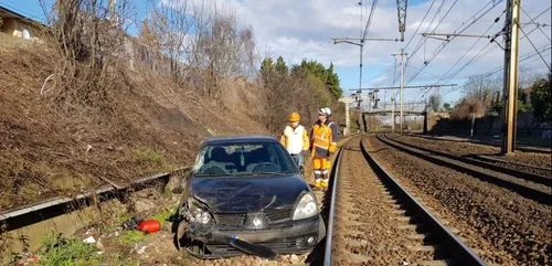 Essonne : il termine sa course sur les voies du RER C (Photos)