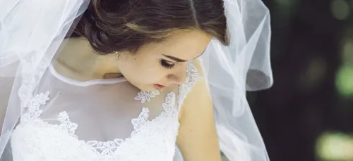 Carte grise à La Poste et robes de mariées Disney : voici le...