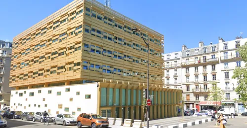 Paris : face au risque de coronavirus, un commissariat confiné par...