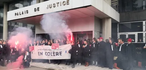 Nanterre : les avocats en colère bloquent le tribunal