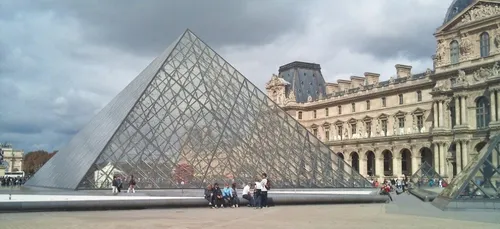 Coronavirus : le Louvre rouvre, les bus Keolis reprennent