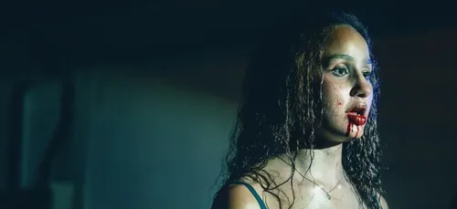 « Vampires » : une première bande-annonce sanglante pour la...