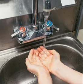 Les prix des gels hydro-alcooliques encadrés pour éviter les abus