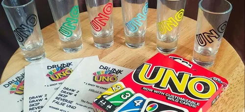 Le célèbre jeu de société UNO débarque en version alcool (photos)