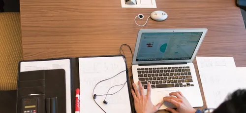 Coronavirus : 1 entreprise sur 4 recommande le télétravail à ses...