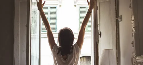 Les apéros fenêtres : confinés, mais sociables (avec modération)