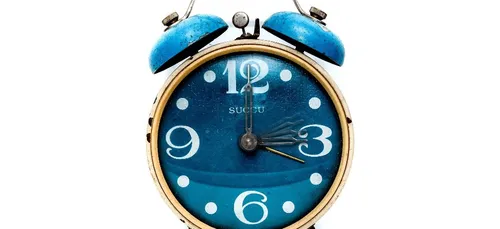 Confinement : le changement d’heure divise les internautes !