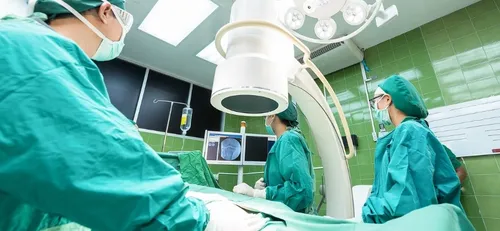 Des blouses haute-couture pour les soignants