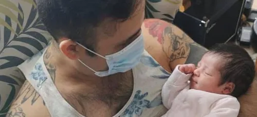 Guéri du coronavirus, il rencontre pour la première fois son bébé...