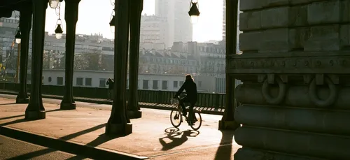 Paris : des pistes cyclables provisoires pour éviter RER et métros ?