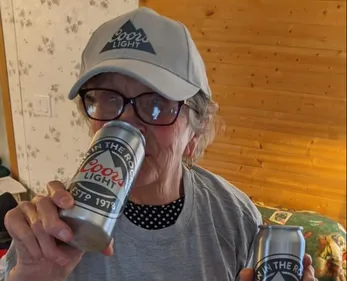 « J’ai besoin de plus de bières ! » : confinée, cette mamie de 93...
