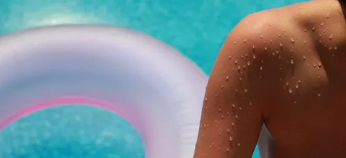 Trois parisiens verbalisés pour une baignade avec une bouée licorne...