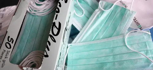 Des masques chirurgicaux vendus à un prix exorbitant dans un...