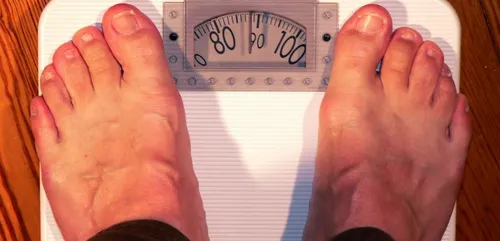 2,5 kg en moyenne : le confinement fait grossir