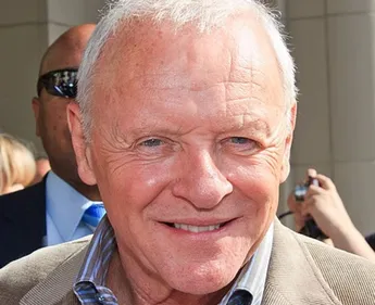 Anthony Hopkins débarque sur TikTok à 82 ans et il est en forme...