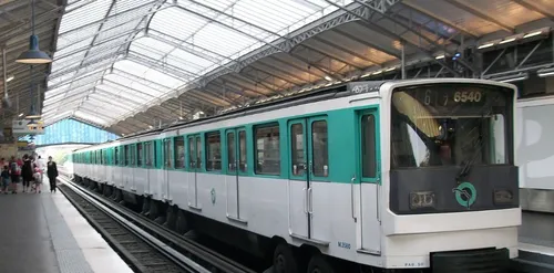 Voici les deux attestations obligatoires pour se déplacer en...