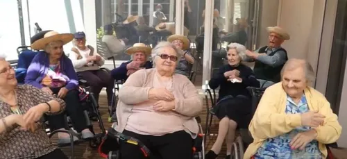 Des résidents d’un Ehpad rejouent le clip « Cosmo » de Soprano (vidéo)