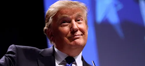 Trump menace de « fermer » les réseaux sociaux suite au signalement...