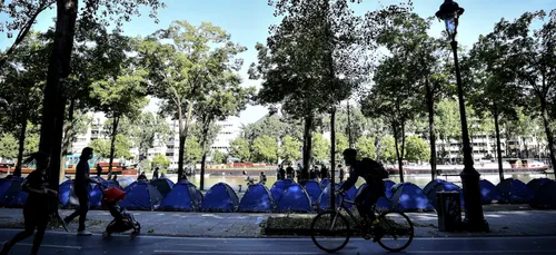 Paris : le campement de migrants de la Villette déjà évacué