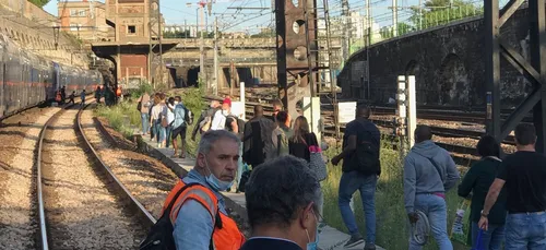 Bloqués 4 heures dans un Transilien en panne, des usagers dénoncent...