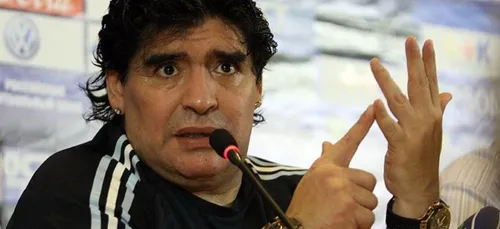 Les fesses à l’air, Maradona fait le buzz en dansant (vidéo)
