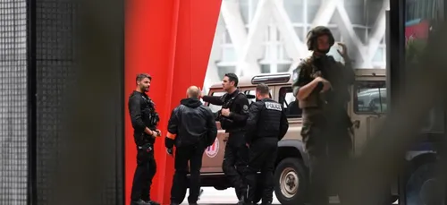 Un appel au 17 sème la panique à la Défense (vidéo)