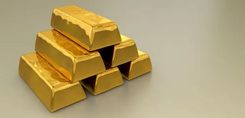 Un homme s'offre un masque en or pour se protéger du Covid-19 !...