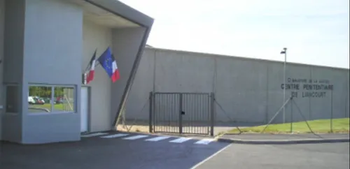 Oise : ils oublient une femme enceinte toute la nuit au parloir