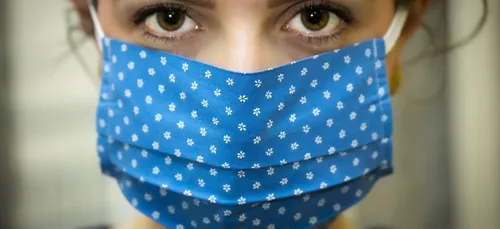 Vers un port du masque obligatoire dans les lieux clos ?