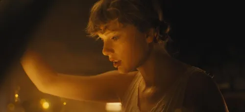 "Folklore" : Taylor Swift fait son retour avec un album et un clip...