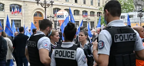Préfecture de police : les femmes interdites de porter des collants...