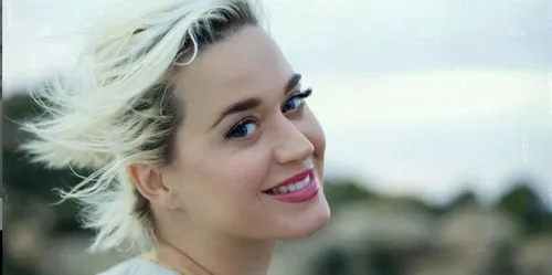 Katy Perry : les raisons de son refus d’enregistrer "Titanium" de...