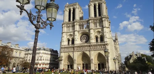 Notre Dame-de-Paris : le chantier se poursuit avec la dépose du...