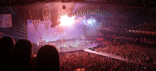 Les spectacles de plus de 5 000 personnes autorisés à partir du 15...