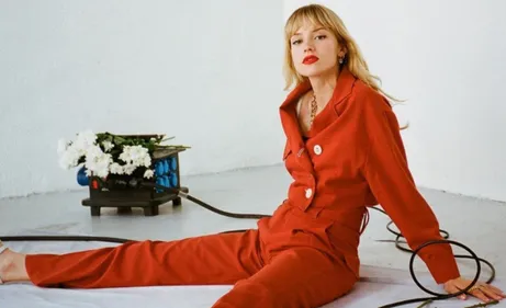 Angèle fait son coming out et officialise son couple avec Marie...