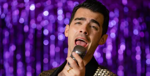 Joe Jonas change de tête et affole la toile (photo)