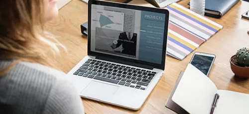 Île-de-France : des ordinateurs et des masques pour les lycéens